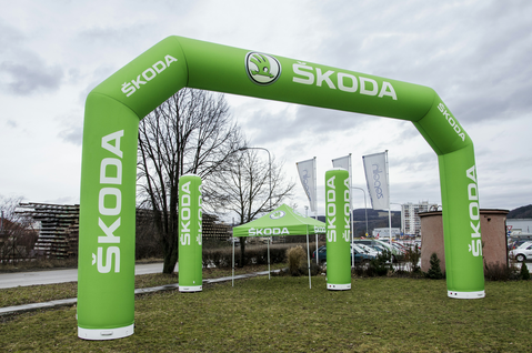 3-15m Customized Inflatable Arch: The Perfect Gateway for Marathon Competitions, Night Runs, and Fluorescent Events