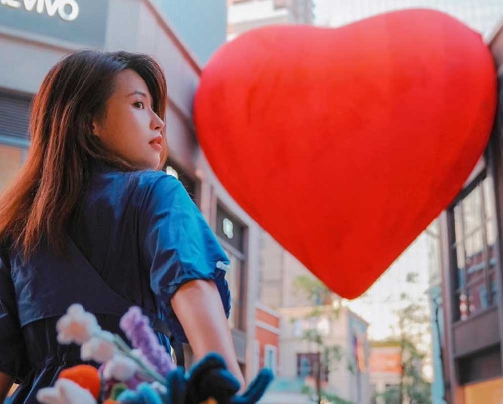 Inflatable plush love air model National Day pvc luminous heart-shaped big balloon net celebrity photo engagement wedding decoration